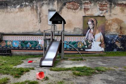 Más de tres millones de niños ucranianos vuelven a clase entre ataques rusos