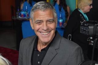 George Clooney llega a los 65 centrado en la filantropía y menos interesado en su carrera