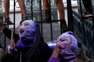 Bolivianas se movilizan en las calles contra la impunidad en casos de violencia de género