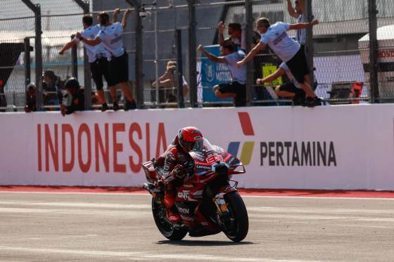 Marc Márquez logra una inesperada victoria en la esprint y es nuevo líder del Mundial
