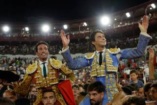 Roca Rey, tres orejas, David de Miranda, con dos, salen a hombros en la última de Málaga