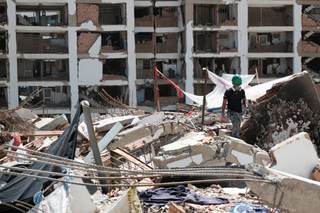 Suben a 3.811 los muertos por los terremotos en Venezuela