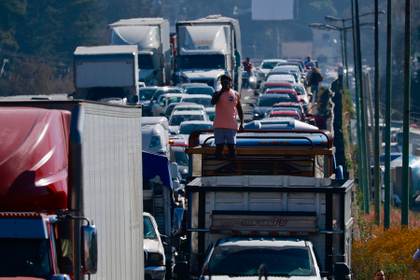 Transportistas mexicanos anuncian bloqueos en carreteras en plena Copa del Mundo 2026