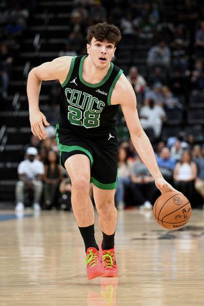 Hugo González cierra su temporada de 'rookie' con los Celtics