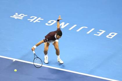 Djokovic conquista su séptimo Pekín tras la retirada de De Miñaur