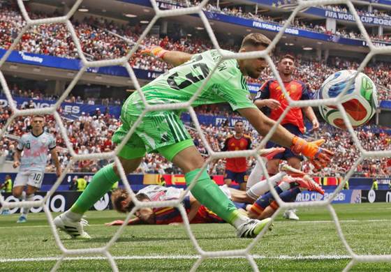 Unai Simón deja en 649 minutos el récord sin encajar gol en un Mundial