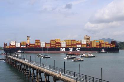 El Canal de Panamá reduce el calado para buques neopanamax a causa de El Niño