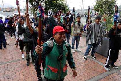 Indígenas del suroeste colombiano protestan en Bogotá para pedir respeto a su territorio
