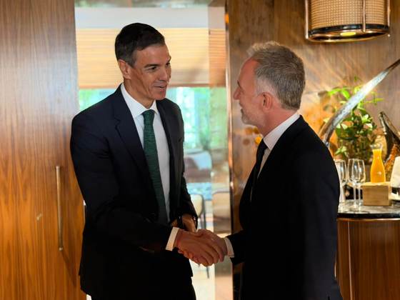 El nuevo alcalde de París alaba la voz firme de Pedro Sánchez frente al autoritarismo