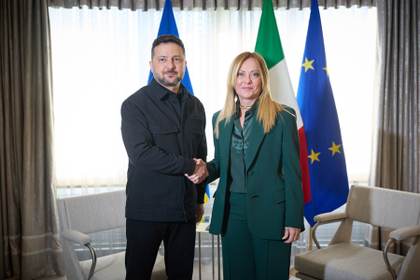 Meloni confirma a Zelenski su compromiso para asistir a la población ucraniana