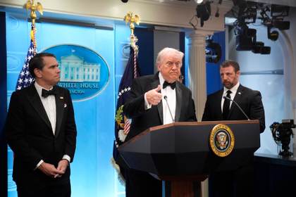 Trump afirma que el sospechoso del tiroteo en Washington actuó por motivos anticristianos