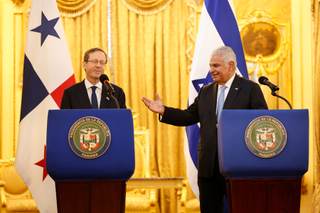 Presidente de Israel ensalza libertad de navegación en el Canal de Panamá frente a Ormuz