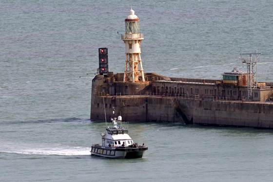 Autoridades francesas reducen controles en el puerto británico de Dover tras largas colas