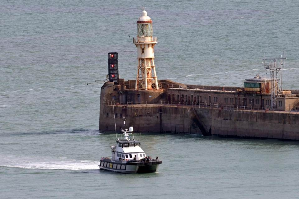 Autoridades francesas reducen controles en el puerto británico de Dover tras largas colas