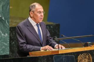 Lavrov pide ayudar a los talibanes a combatir el terrorismo, pero sin presencia de la OTAN