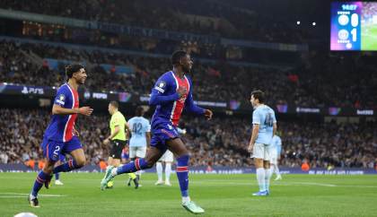 2-4. El PSG impresiona, golea y resiste en Mánchester