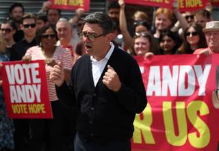 El laborista Andy Burnham, rival de Starmer, gana el escaño inglés de Makerfield