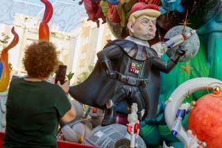 El 'rey de la galaxia' Trump, protagonista de los ninots de las Hogueras de Alicante