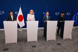 La UE y Japón se comprometen a colaborar más en la protección de los menores en internet