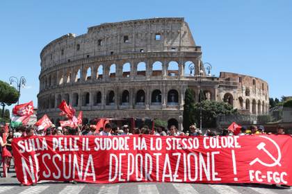 Partidarios y detractores de la "remigración" marchan en Roma en manifestaciones paralelas