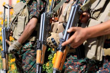 Suben a 53 los soldados progubernamentales muertos en un ataque hutí en el sur del Yemen