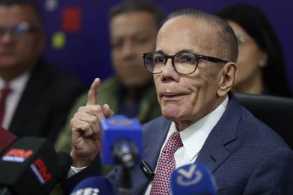 Opositor Rosales pide celebración de elecciones en Venezuela e insta a seguir plan de EEUU