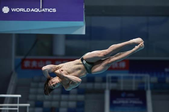 Olvera da otro bronce a México en trampolín en la Superfinal de clavados en China