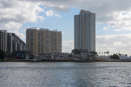 El icónico hotel Mandarin Oriental de Miami es demolido tras 25 años en pie