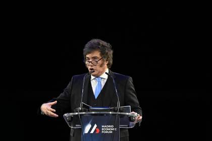 Milei afirma en Madrid que gracias a Donald Trump el socialismo "se está haciendo pedazos"