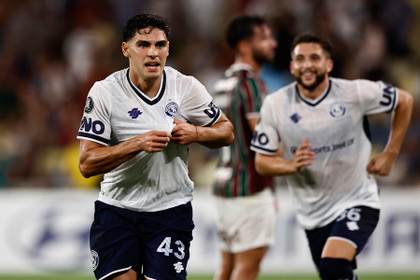 1-2. Rivadavia remonta, vence a Fluminense en el Maracaná y se aisla en la cima del grupo