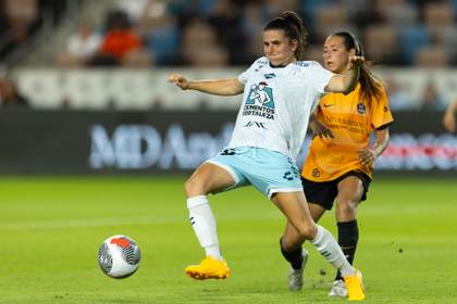 La española Andrea Pereira deja al Pachuca y firma con los Pumas UNAM
