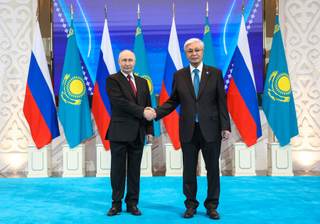 Kazajistán acuerda con Putin la construcción de su primera central nuclear