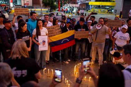 Venezolanos responden al llamado de Machado y exigen la liberación de los presos políticos