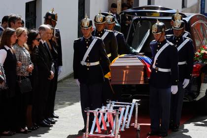 Colombia rinde honores a exvicepresidente Vargas Lleras en el antiguo palacio presidencial