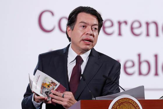 México mantiene el calendario escolar tras polémica por recorte anunciado por el Mundial