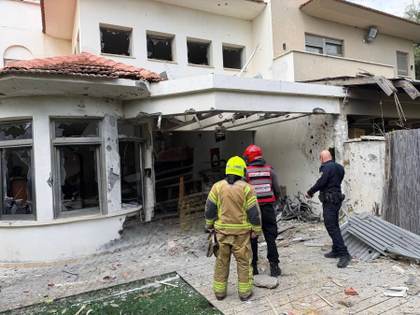 Un misil de racimo iraní cae en varios puntos de Tel Aviv sin causar heridos