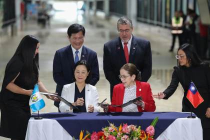 Taiwán se compromete a financiar la modernización sanitaria, aérea y vial de Guatemala
