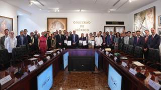 México renueva pacto con gasolineros para contener precios y combatir la inflación