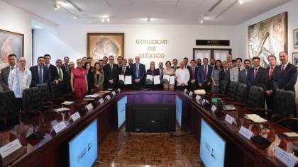 México renueva pacto con gasolineros para contener precios y combatir la inflación