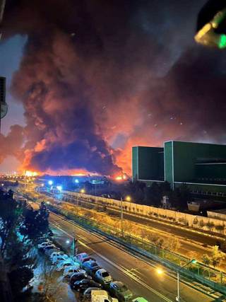 El aeropuerto internacional Mehrabad de Teherán sufre un incendio tras ataques israelíes