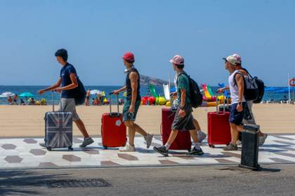 España espera este verano a 43 millones de turistas extranjeros, un 6 % más