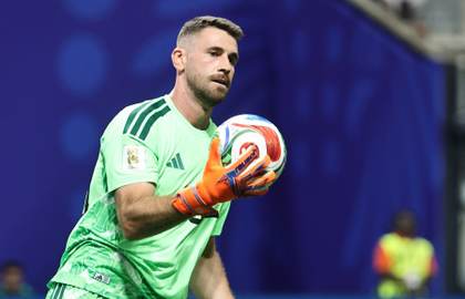 Unai Simón y el muro de España