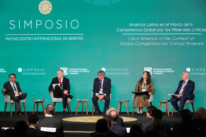 Empresarios: Latinoamérica debe ser neutral entre EE.UU. y China por minerales críticos