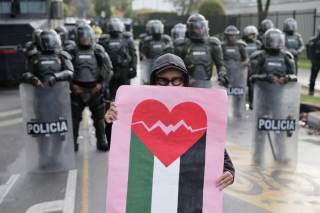 Centenares protestan en Bogotá en rechazo a la relación del nuevo Gobierno con Israel