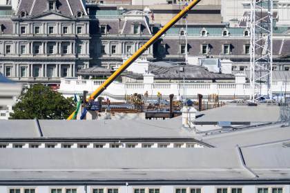 El Salón de Baile de la Casa Blanca, una obsesión de Trump que construyen manos hispanas