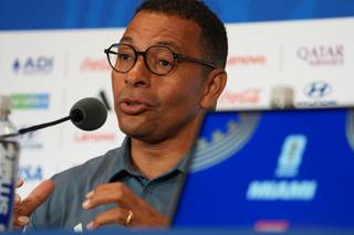 Grupo técnico de la FIFA avala las pausas de hidratación, pero admite que rompen dinámicas