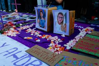 Mujeres exigen justicia en Quito por una estudiante y una activista halladas sin vida
