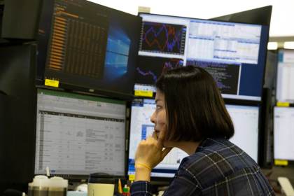 El Kospi surcoreano cae más de un 6 % en la apertura, lastrado por las tecnológicas