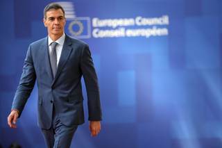 Sánchez transmite a Zapatero su "confianza" en su inocencia y se solidariza con sus hijas
