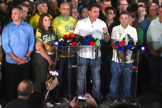 El partido de Flávio Bolsonaro reconoce la victoria de Lula en Brasil
